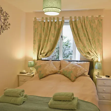 Flat 5 Victoria Bar Apts