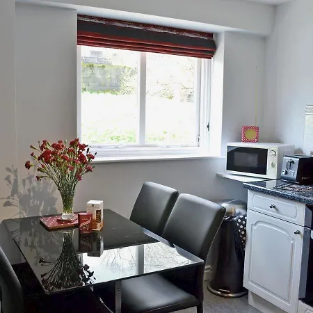 Flat 5 Victoria Bar Apts